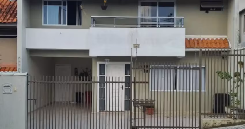 Sobrado à venda  198 m2, 04 quartos  . Uberaba