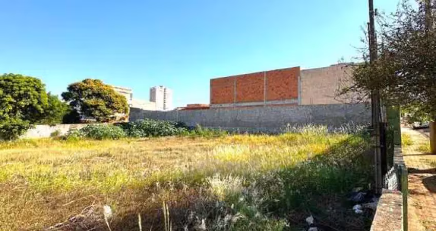 Terreno à venda no Centro, Assis 