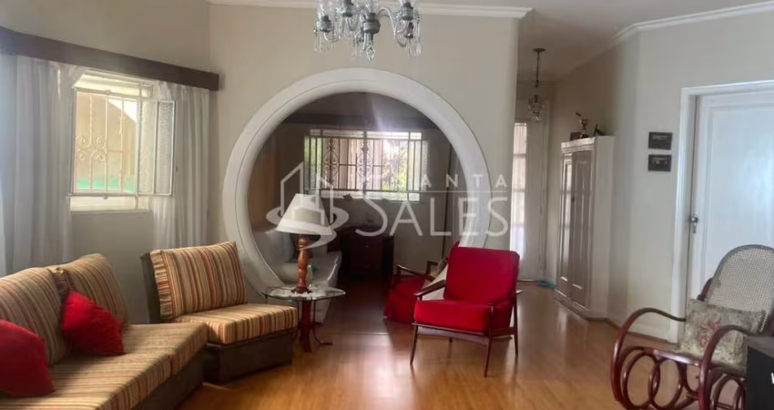 Oportunidade Imperdível: Casa à Venda em Cambuci, São Paulo-SP, 3 Quartos e 180m² de Pura Elegância!