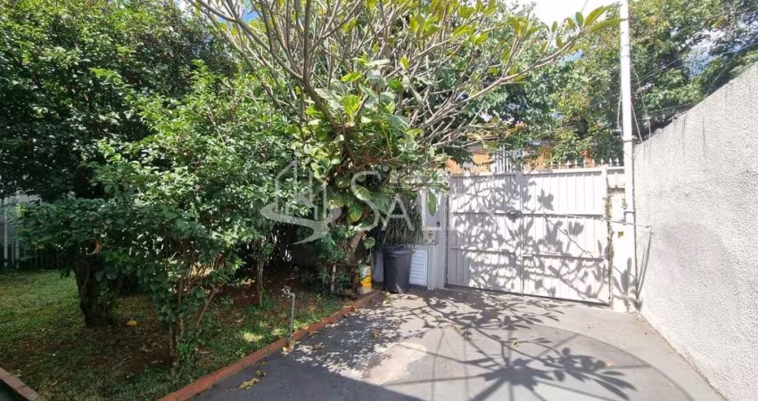 Casa de Luxo para Locação em Indianópolis, São Paulo-SP: 2 quartos, 2 suítes, 3 banheiros, 6 vagas de garagem, 251m² de área.