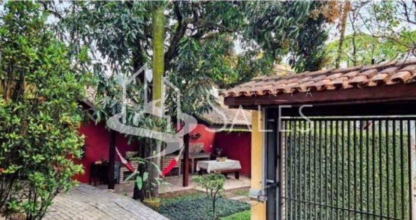 Casa à venda na Vila Irmaos Arnoni, São Paulo-SP: 4 quartos, 2 suítes, 3 salas, 4 banheiros, 3 vagas, 205m². Confira!