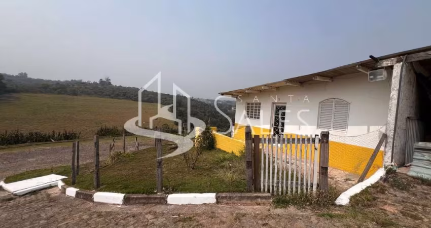 Casa para locação temporada com 2 quartos, 1 sala e 5 vagas de garagem em Alumínio-SP: confira!