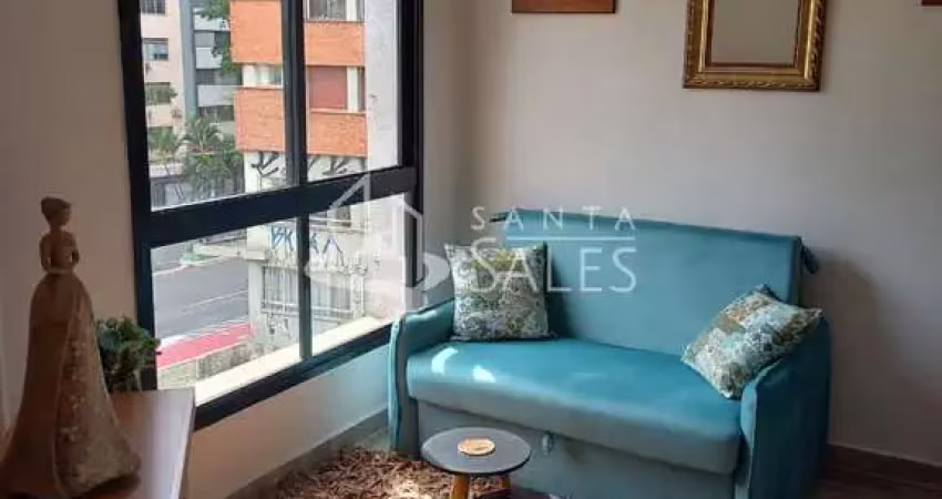 Apartamento à venda no Centro de SP: 1 quarto, 1 sala, 1 banheiro, 1 vaga de garagem, 33m². Mobiliado, decorado, aceita pet. A uma quadra do metrô Anhangabaú. Lazer com piscina.