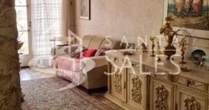 Casa de Luxo para Locação no Cambuci, São Paulo-SP: 3 Quartos, 1 Suíte, 1 Banheiro, 2 Vagas de Garagem, 250m² de Área