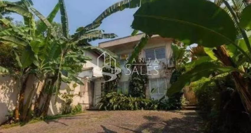 Casa de Luxo no Brooklin Paulista: 4 Quartos, 2 Suítes, 6 Banheiros, 6 Vagas, 360m² - São Paulo-SP