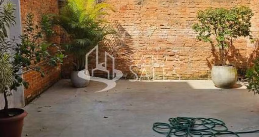 Casa Industrial de Alto Padrão em Pinheiros, São Paulo-SP: 3 quartos, 2 banheiros, 1 vaga, 200m² de área. Venda ou Locação!