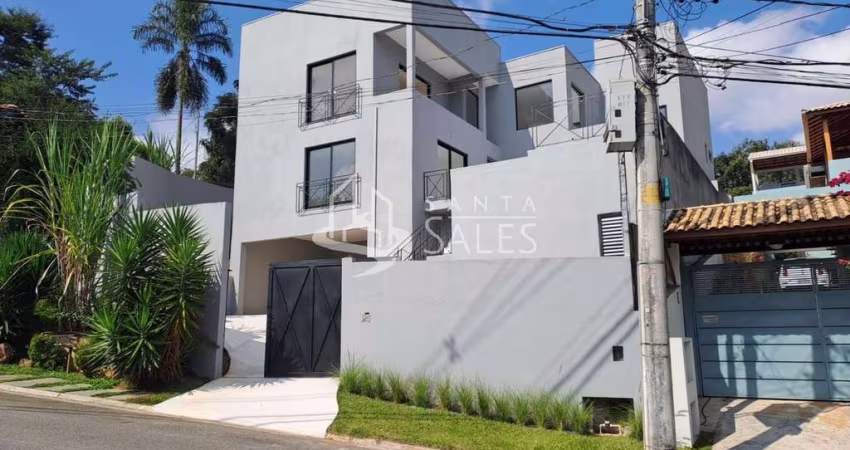 Casa à venda em Carapicuíba-SP, Chácara Moinho Velho: 3 quartos, 3 suítes, 3 salas, 5 banheiros, 2 vagas e 500m² de área.
