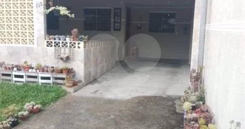 Casa de vila com 3 quartos à venda em Cidade Industrial - PR
