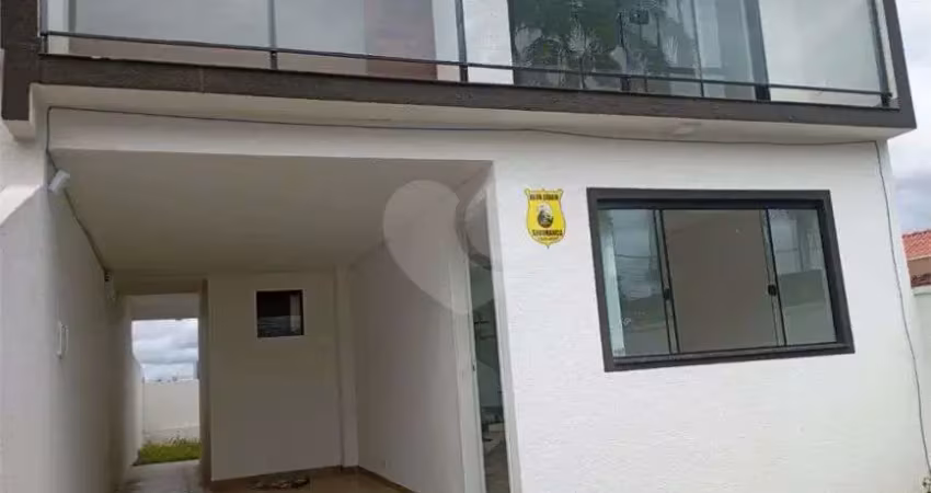 Sobrado com 2 quartos à venda em Portão - PR