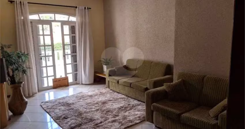 Sobrado com 3 quartos à venda em Campo Comprido - PR