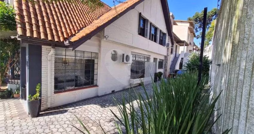 Casa com 5 quartos à venda em São Francisco - PR