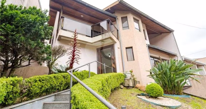 Sobrado com 4 quartos à venda em Água Verde - PR