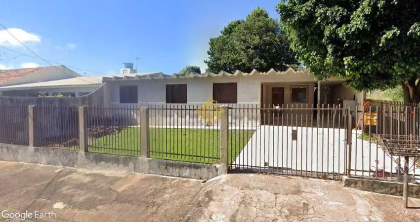Terreno de esquina com duas casas a 1 quadra da prc-467 – ideal para investidores!