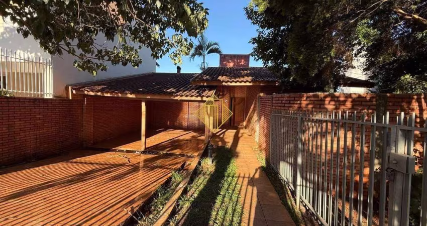OPORTUNIDADE: LINDA CASA COMERCIAL NO JARDIM LA SALLE COM 01 SUÍTE + 02 QUARTOS EM TOLEDO - PARANÁ