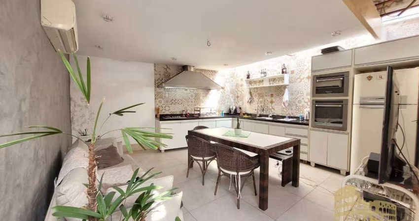 Casa com 3 dormitórios à venda, 113 m² por R$ 750.000,00 - Aviação - Praia Grande/SP
