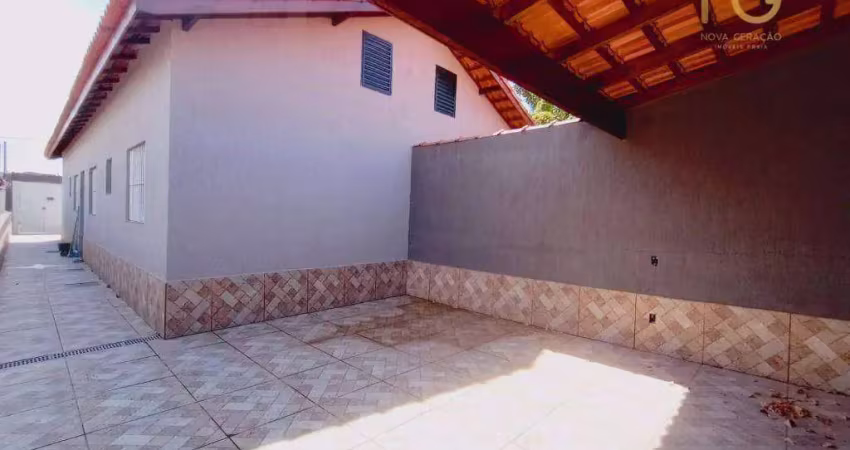 Casa nova 2 dormitórios, entrada R$ 14 mil + documentos!