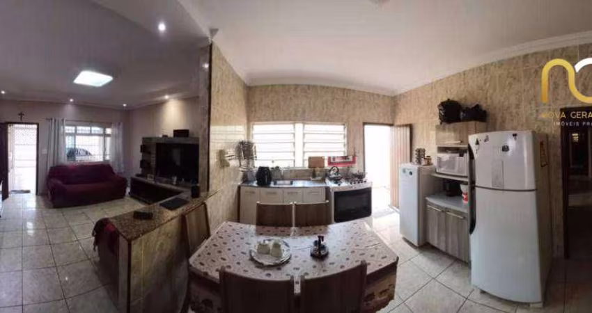 CASA À VENDA- MARACANÃ - PRAIA GRANDE.  COMPOSIÇÃO DO IMÓVEL: 3 dormitórios sendo 1 suítes, sala ampla com dois ambientes, cozinha, churrasqueira à ca