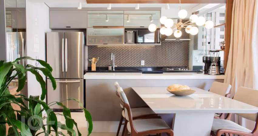 Apartamento à venda em Lapa com 73 m², 2 quartos, 2 vagas