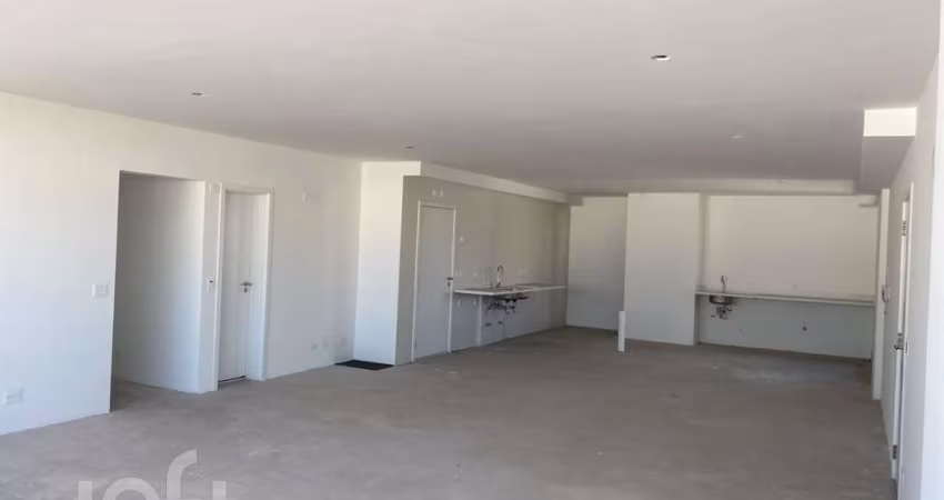 Apartamento à venda em Vila Mariana com 181 m², 3 quartos, 3 vagas