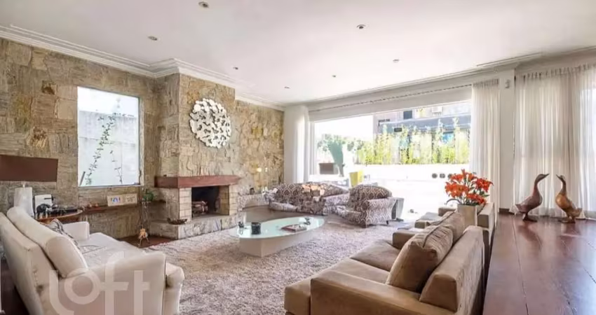 Casa Luxuosa à Venda em Boaçava, SP