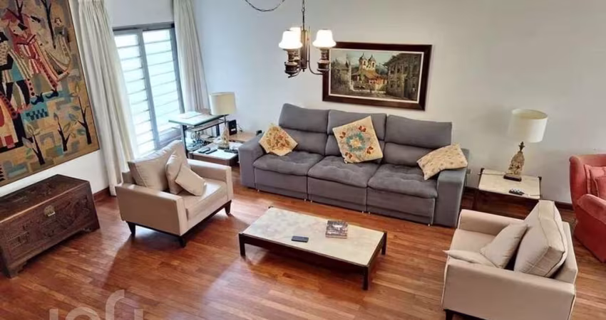 Casa à venda em Aclimação com 420 m², 4 quartos, 2 suítes, 3 vagas
