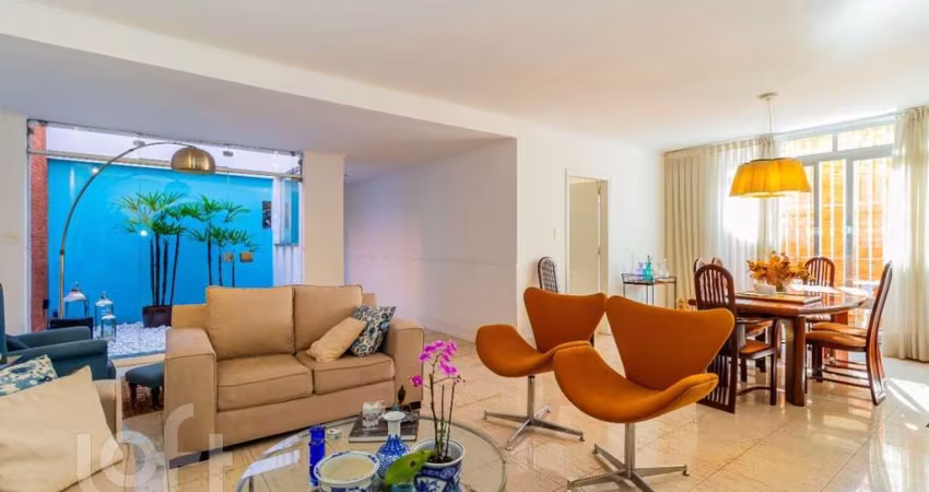 Casa à venda em Saúde com 500 m², 5 quartos, 2 suítes, 4 vagas