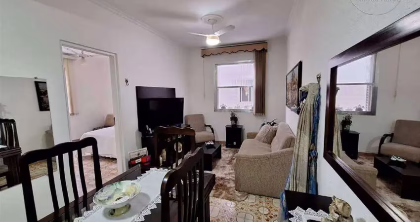 Vendo apartamento á 500 metros da praia, 01 dormitório com garagem.
