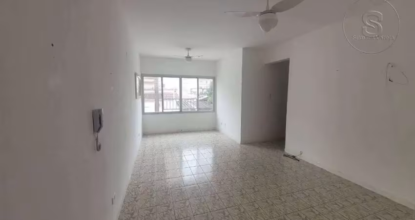 Alugo apartamento á 200 metros da praia do canto do forte, 02 dormitório, suíte e 01 vaga de garagem.