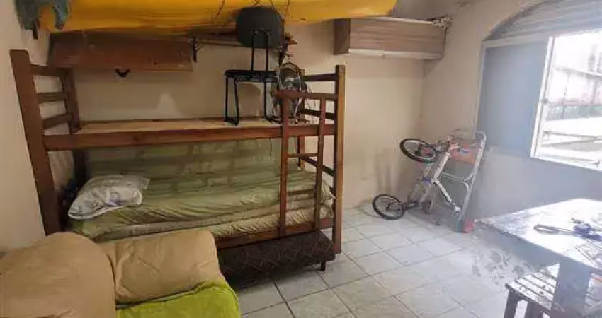 Vendo kitnet na ocian, em ótima localização, próximo do mercado extra, farmácias, bancos e comércios.