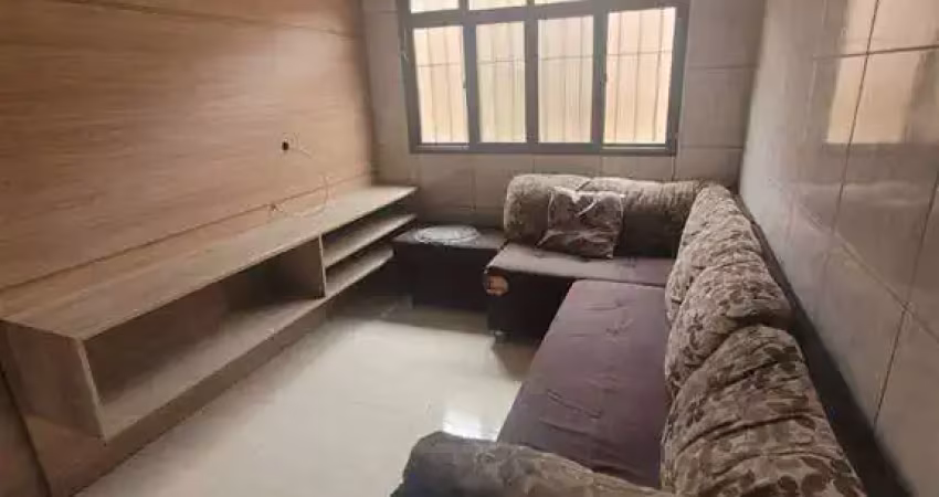 Alugo apartamento térreo á 500 metros da praia, 01 dormitório com garagem na aviação