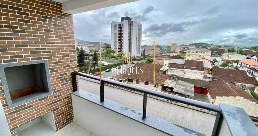 Apto com 62 m² com 2 quartos sendo 1 suíte semimobiliado.