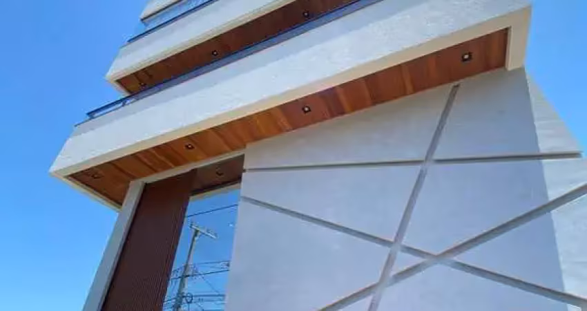Apartamento com 82m² em andar alto no Saguaçú.