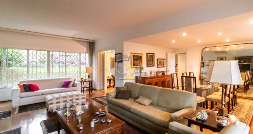 Casa à venda em Pinheiros com 3 suítes e 2 vagas