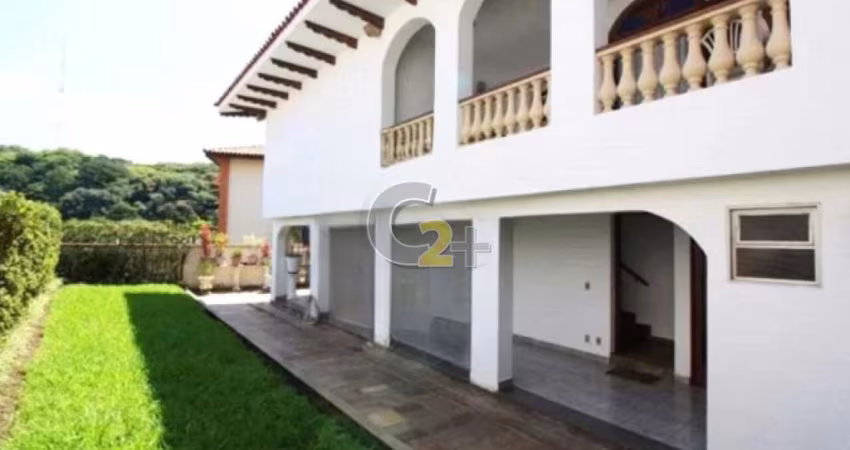 Casa nos Alto de Pinheiros para venda com 4 quartos e vagas para 5 carros