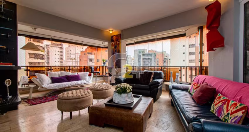 Apartamento à venda em Moema com 4 quartos, sendo 3 suítes e 3 vagas