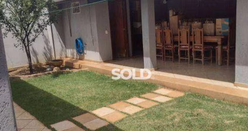 Casa com 3 dormitórios à venda, 215 m² por R$ 590.000,00 - Jardim Califórnia - Franca/SP