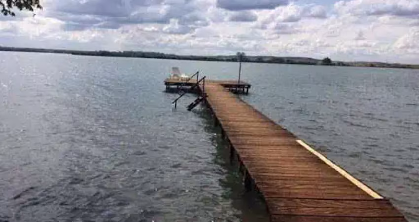 Lindo rancho de 2800m² de terreno, com 3 suítes, piscina, frente para água, à venda por R$ 1.350.000,00 - Miguelópolis/SP