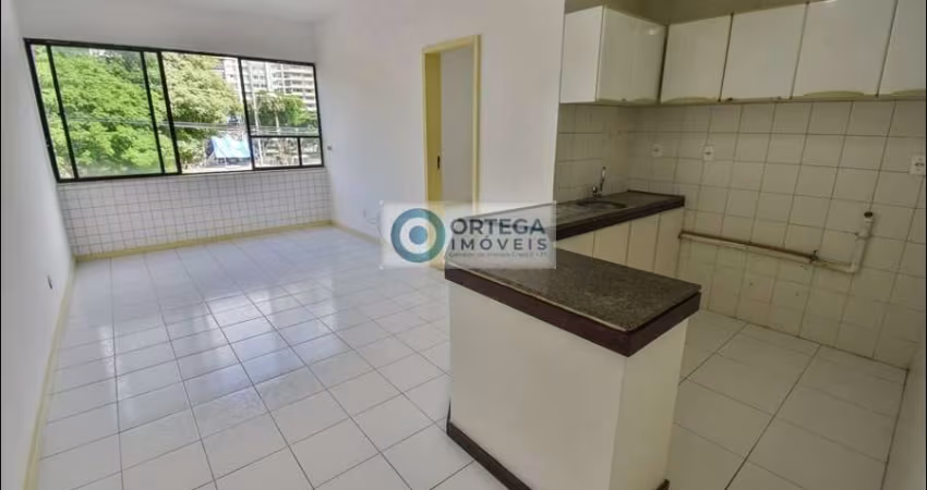 Apartamento de 1/4 à venda, suíte, garagem, no Campo Grande, Salvador-BA