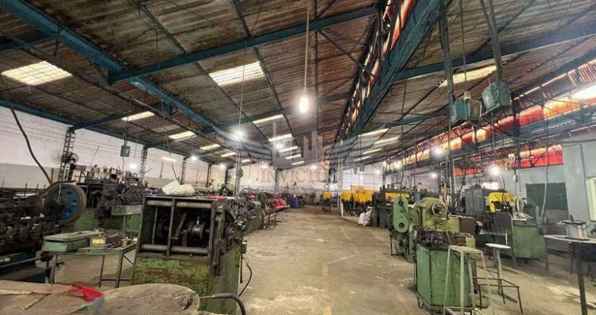 Galpão Comercial/Industrial para Comprar, 1.600m² - Campestre, Santo André/SP.