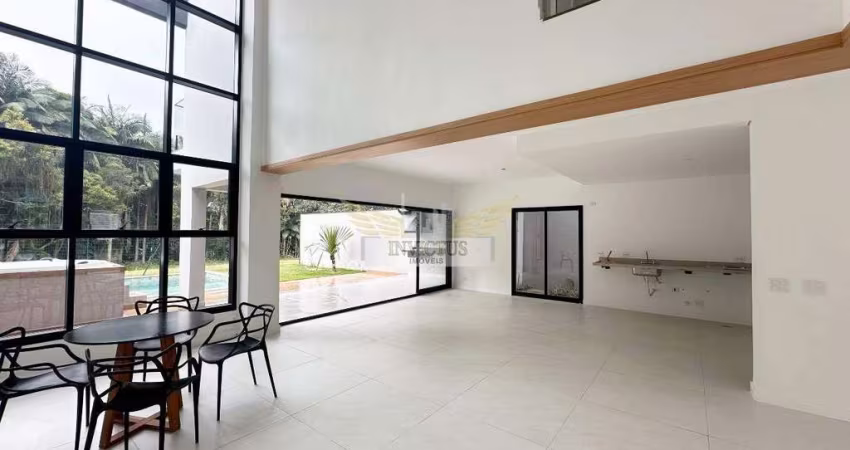 Sobrado em Condomínio Fechado de Alto Padrão com 4 Suítes para Comprar, 399m² - Represa, Ribeirão Pires/SP.