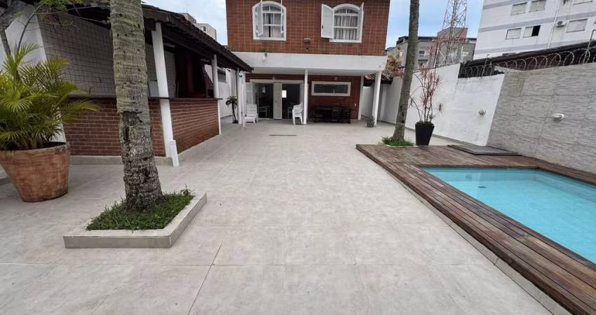 Amplo sobrado c/ piscina e churrasqueira