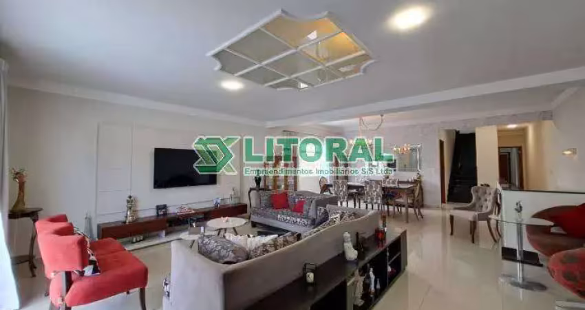 Casa sobreposta em santos com localização privilegiada e lazer privativo