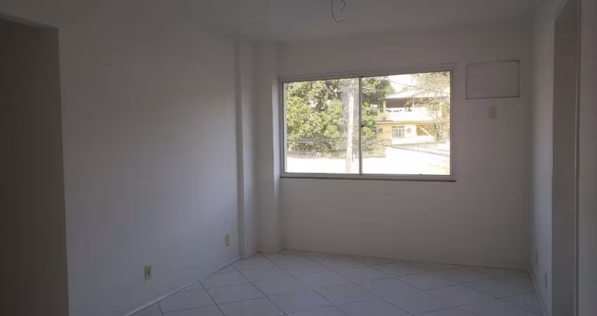 Apartamento com 2 dormitórios à venda, 66 m² por R$ 196.000,00 - Santa Bárbara - Niterói/RJ
