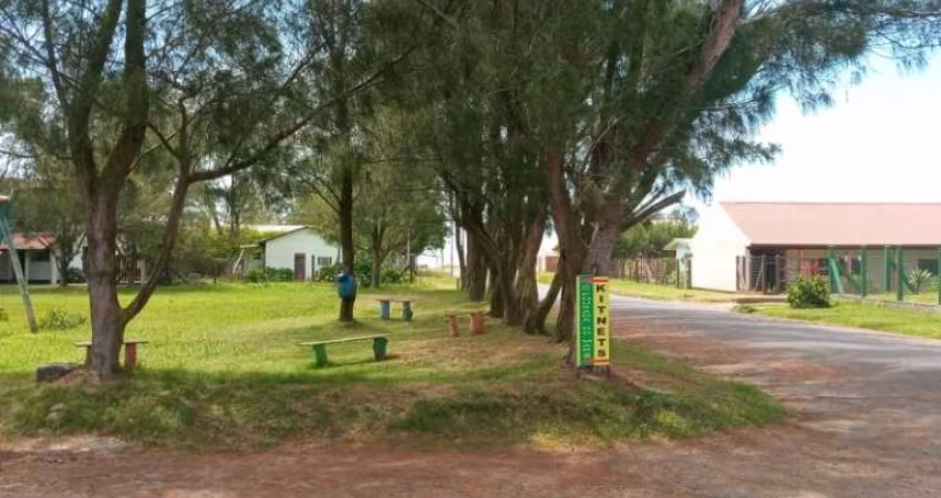 AMPLA CASA DE ESQUINA PRÓXIMO AO MAREM TRAMANDAÍ