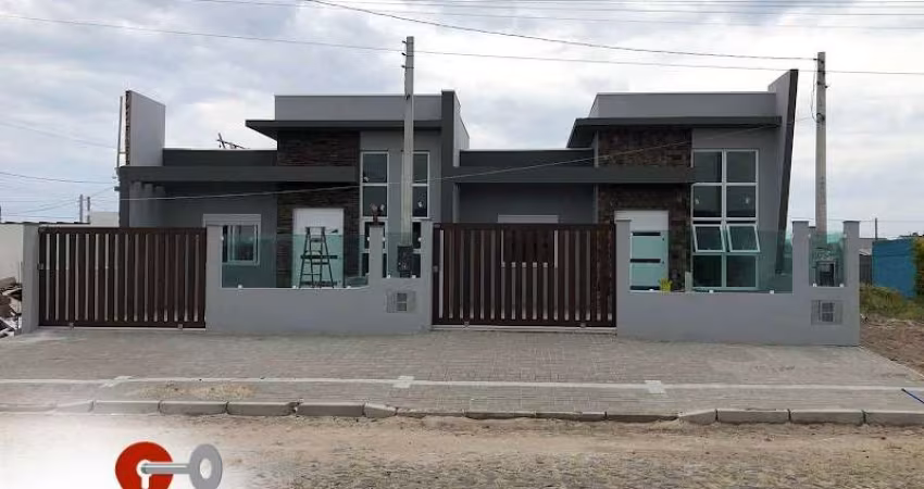 EXCELENTE CASA GEMINADA DE ALTO PADRÃO CONSTRUTIVO