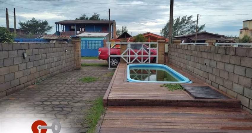 CASA COM PISCINA EM ZONA DE MORADORES