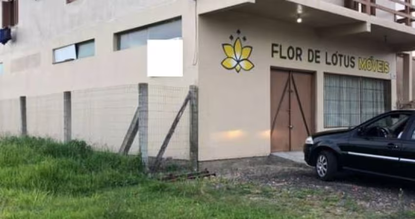 SOBRADO COM 250 M2 IDEAL PARA MORAR E TER UM MERCADO OU BAR NUMA AVENIDADE EM TRAMANDAÍ