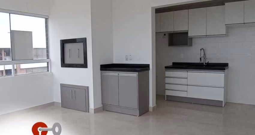APARTAMENTO SEMI MOBILIADO COM 2 DORMITÓRIOS ENTRE O CENTRO E A PRAIA EM TRAMANDAÍ