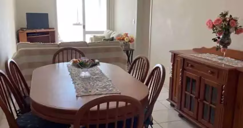 Apartamento localizado em uma das avenidas principais