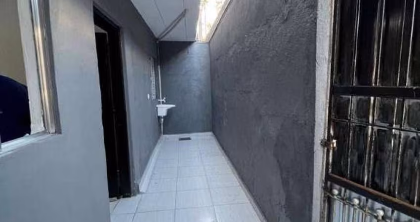 Casa com 1 dormitório para alugar, 35 m² por R$ 800/mês - Vila Nogueira - Diadema/SP